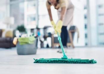 Hapat si të pastroni në mënyrë efikase dyshemenë e shtëpisë tuaj