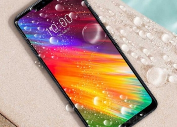 Çfarë duhet të bëni nëse ju bie telefoni në ujë