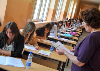 Shqipëria planifikon që testi i maturantëve të mbahet në mënyrë elektronike