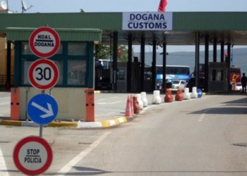 Moskontrolli i veturave në Doganë, ekspertët e shohin të gabuar vendimin e Qeverisë