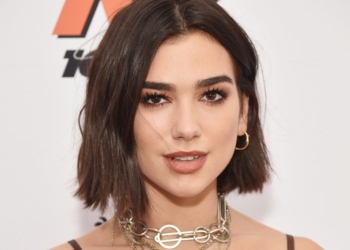 Dua Lipa: “Po vij në shtëpi”