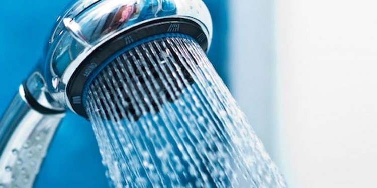 Pesë arsye përse duhet të bëni dush të ftohtë – Çfarë i ndodh organizmit