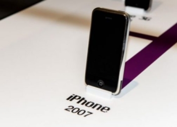 iPhone, telefoni që revolucionarizoi tregun mbush 15 vjet