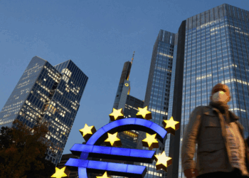 Eurozona rrit normat e interesit pas 11 vjetësh