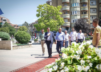 Krasniqi në Mitrovicë:  Për 6 muaj, kryetari Bedri Hamza ka nisur më shumë projekte se Qeveria Kurti