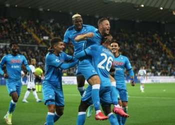 Bayern studion tregun, sulmuesi i Napolit shihet si pasuesi i Lewandowski-t