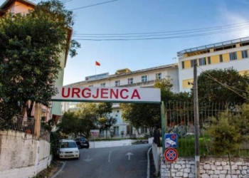 Nëna hidhet nga kati i dytë i maternitetit bashkë me foshnjen në Sarandë, tentoi të largohej nga spitali