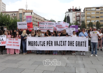 Protestë masive në Prishtinë, kërkohet drejtësi për 11-vjeçaren