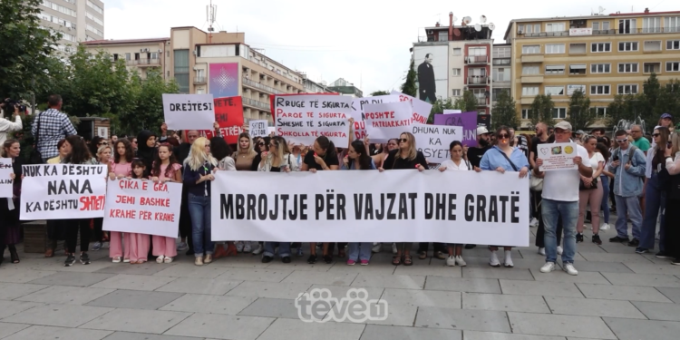 Protestë masive në Prishtinë, kërkohet drejtësi për 11-vjeçaren