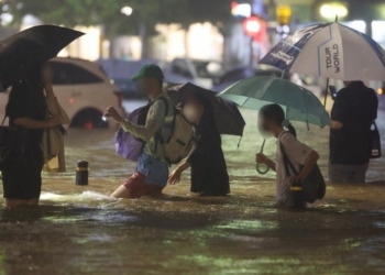 Të paktën shtatë të vdekur nga përmbytjet në Korenë e Jugut