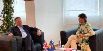 Ambasadori i Britanisë së Madhe në Kosovë, Nicholas Abbott dhe Ministrja e Drejtësisë, Albulena Haxhiu