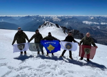 Pjesëtarët e FSK-së ngjitën në majën më të lartë Mont Blanc