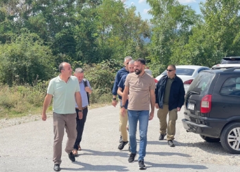 Ministri Krasniqi viziton institucionet në komunën e Zveçanit