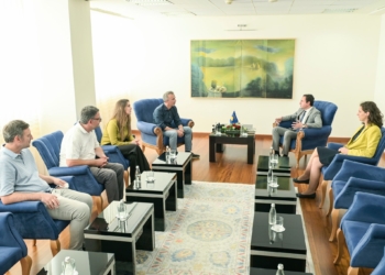 Kurti takohet me Bordin e përkohshëm të Ndërmarrjes Publike “Infrakos”, u ofron mbështetje