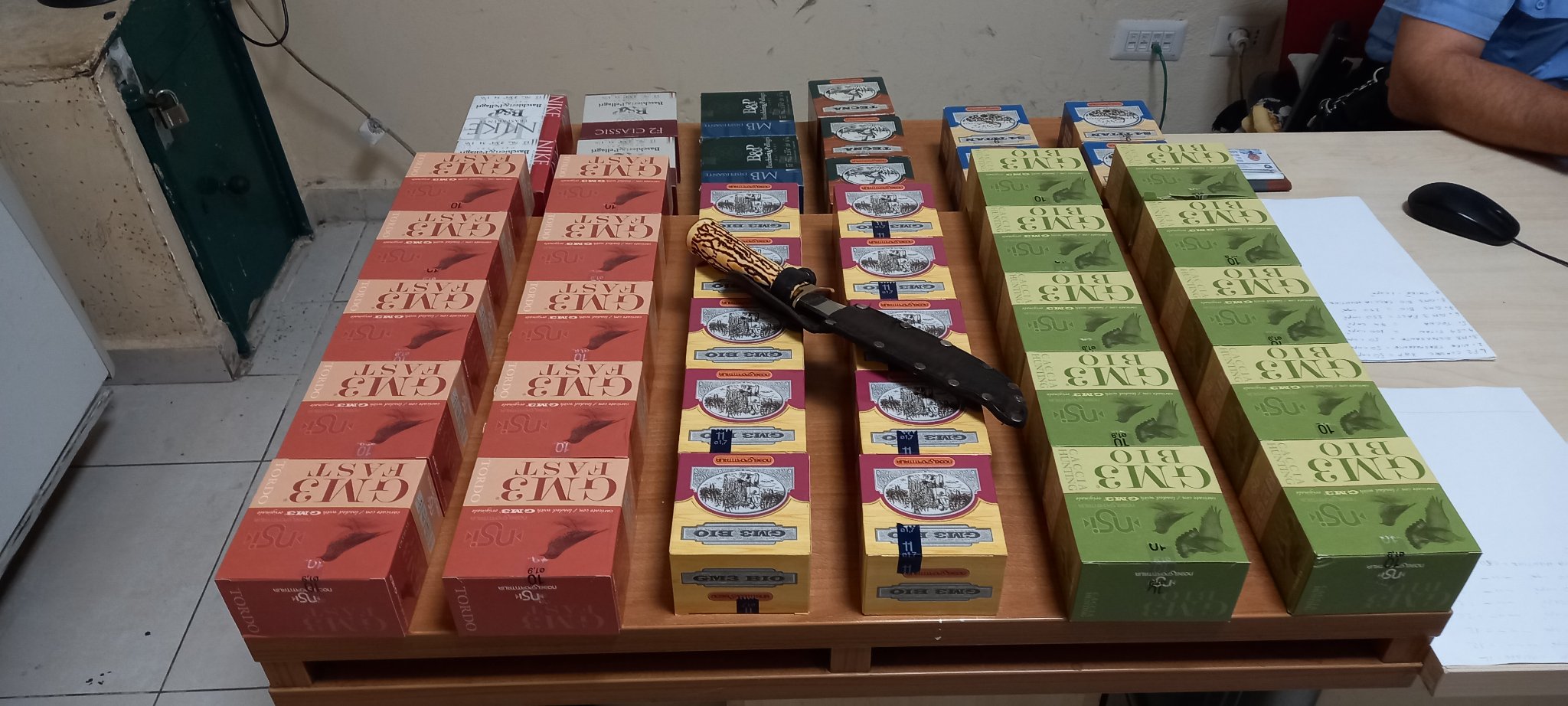 Dogana jep detaje për gjetjen e municionit tek zyrtari policor