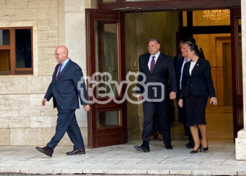 Escobar në darkë me liderët e opozitës