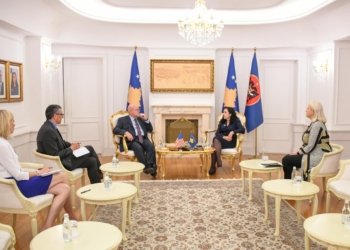 Osmani pret në takim Hovenierin, flasin për sigurinë dhe energjinë