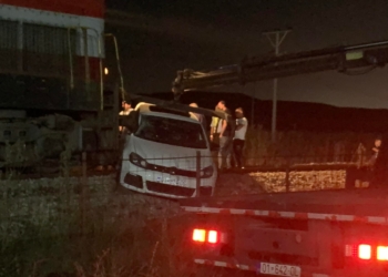 Aksident mes trenit dhe veturës në Bardh të Madh, dy të lënduar