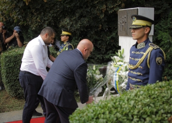 Ambasadori amerikan në ditën e të zhdukurve: Mbesim të përkushtuar për të kërkuar dhe gjetur të vërtetën