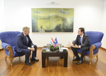 Kurti pret në takim shefin e misionit të Luksemburgut në Kosovë, Eric Diet