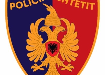 Arrestohet kosovari në Shqipëri, po transportonte 31 emigrantë