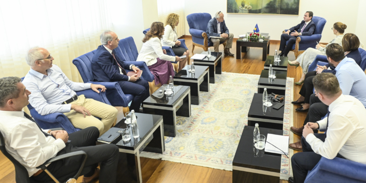 Kurti premton mbështetje për sektorin e shëndetësisë