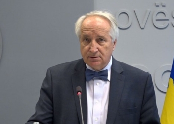 Ministri Latifi zotohet për ngritje të kapaciteteve njerëzore në shëndetësi