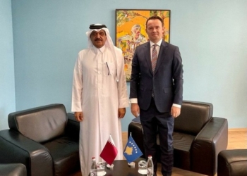 Peci dhe ambasadori i  Katarit bisedojnë për mundësitë e investimeve të agrobizneseve në Kosovë