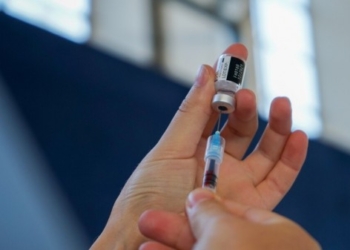 ​Britania e Madhe, vendi i parë që miraton vaksinën kundër variantit Omicron