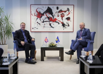 Bislimi në takim me Abbott-in biseduan mbi zhvillimet e fundit në veri të Kosovës