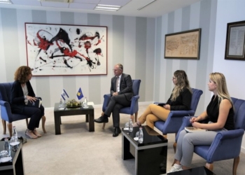 ​Bislimi takon ambasadoren Ziv, diskutojnë bashkëpunimin Kosovë-Izrael