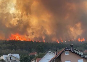Zjarri i madh në Corroticë të Preshevës po rrezikon edhe shtëpitë