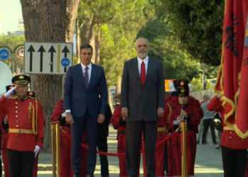 Kryeministri i Spanjës në Tiranë, pritet me ceremoni zyrtare nga Edi Rama