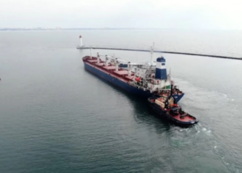 Anija e parë me drithëra niset dejt Libanit