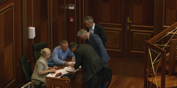 Deputetët për vetëm 6 muaj morën afër 70 mijë euro mëditje për udhëtime jashtë vendit