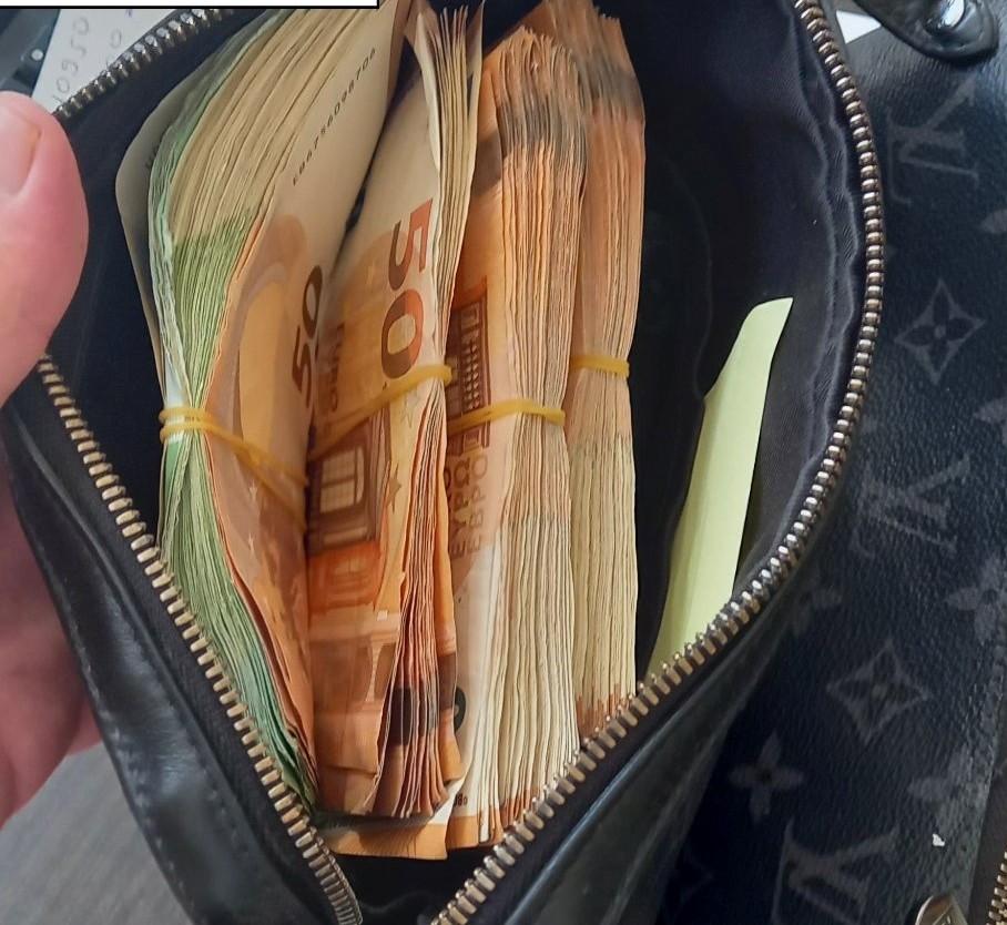 Dogana e Kosovës parandalon futjen e mbi 18 mijë euro të padeklaruara