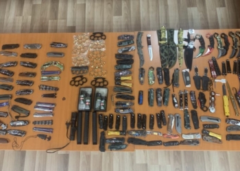 Sekuestrohen 105 thika, shufra e boksa metalike, arrestohet shitësi në Pejë