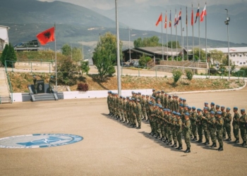 KFOR-i mban ceremoninë e paradës së medaljeve të kontingjentit shqiptar