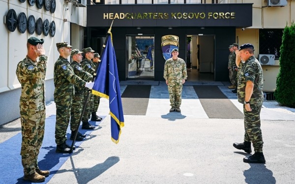 Komandanti i KFOR-it dhe ai i NATO-s flasin për sigurinë në Kosovë