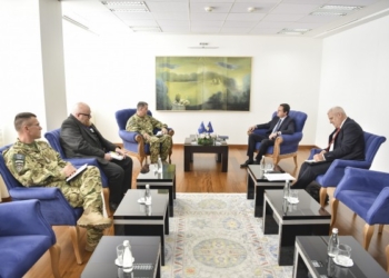 Komandanti i KFOR-it njofton Kurtin mbi përgatitjet shtesë të tyre për sigurinë në veri