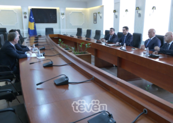 Kurti takon opozitën, i informon për dialogun