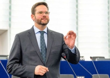 Eurodeputeti austriak kërkon sqarime nga krerët e BE-së, pasi Kurti u quajt lider i opozitës