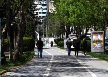 Mbyllet për qarkullim rruga Mitrovicë – Jarinje pas rrëshqitjes së gurëve