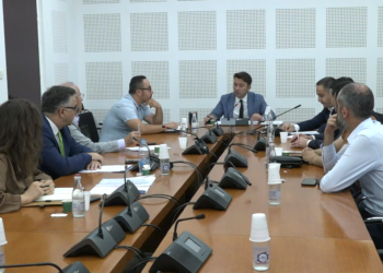 Opozita kërkon rishkrimin e Projektligjit për Byronë Shtetërore