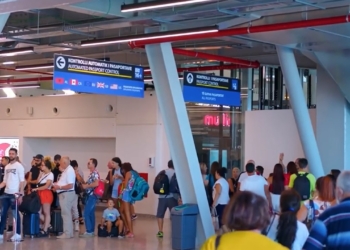 Rama publikon pamje nga terminale i ri i Rinasit