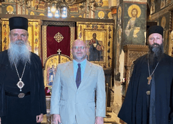 Hovenier viziton Manastirin e Graçanicës