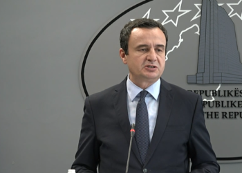 Kurti tregon nëse do t’i ftojë liderët opozitarë për një takim gjatë gushtit
