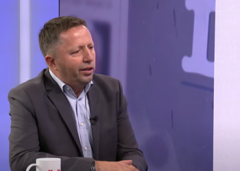 Pajaziti thotë se refuzimi i PDK-së për takim është tërheqje e vërejtjes për Kurtin