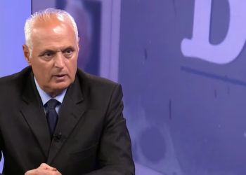 Eksperti i arsimit e quan Muratin të papjekur: S’mundet t’ua ndal pagat mësimdhënësve