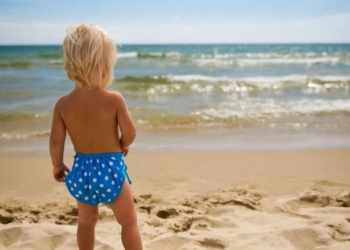 Mënyra e duhur për hidratimin e lëkurës së fëmijës gjatë verës